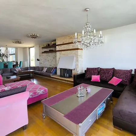 Mirtylla Luxury Retreat W Pool, Bbq And Gym