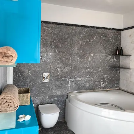 Mirtylla Luxury Retreat W Pool, Bbq And Gym